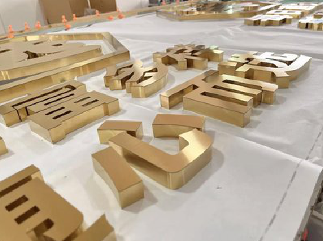 个旧拉丝不锈钢字的特点。