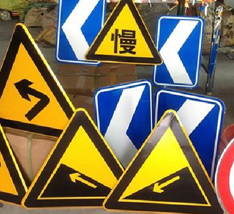 个旧标识标牌中颜色的确定是很重要的。